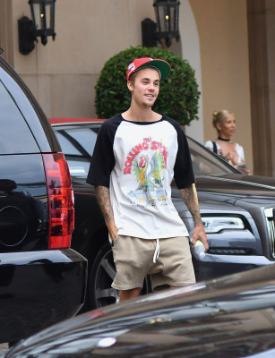 08.01 | Justin Bieber no hotel Montage em Beverly Hills, Califórnia