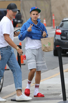 08.02 | Justin Bieber em Beverly Hills, Califórnia