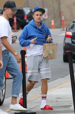08.02 | Justin Bieber em Beverly Hills, Califórnia