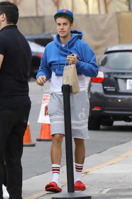 08.02 | Justin Bieber em Beverly Hills, Califórnia