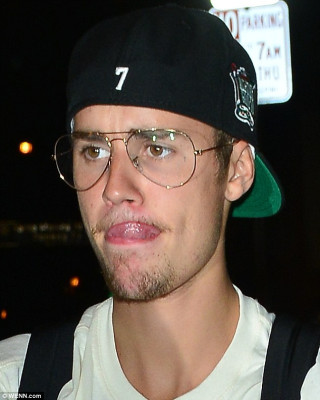 08.03 | Justin Bieber na festa de lançamento da coleção X Karla em West Hollywood, CA