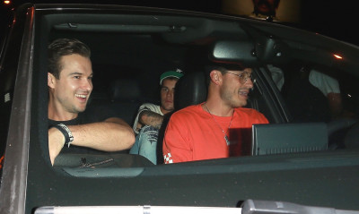 08.03 | Justin Bieber deixando o restaurante Catch em Los Angeles, CA