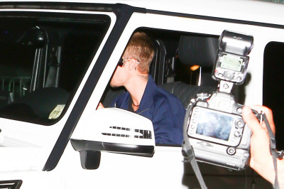 08.04 | Justin Bieber deixando o teatro The Wiltern em Los Angeles, Califórnia