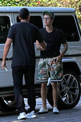 08.05 | Justin Bieber deixando o teatro The Wiltern em Los Angeles, Califórnia