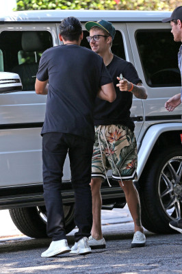 08.05 | Justin Bieber deixando o teatro The Wiltern em Los Angeles, Califórnia