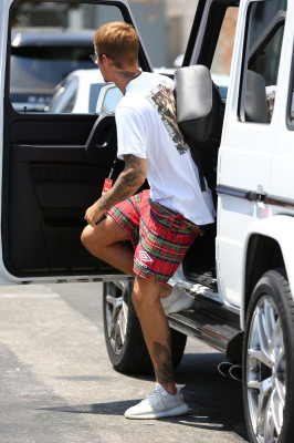 08.06 | Justin Bieber no Dream Hotel em Hollywood, Califórnia