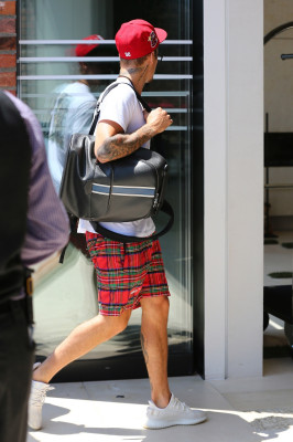 08.06 | Justin Bieber no Dream Hotel em Hollywood, Califórnia
