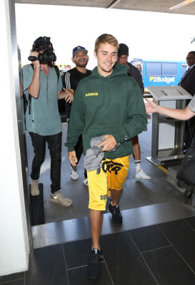08.07 | Justin Bieber no LAX airport em Los Angeles, na Califórnia