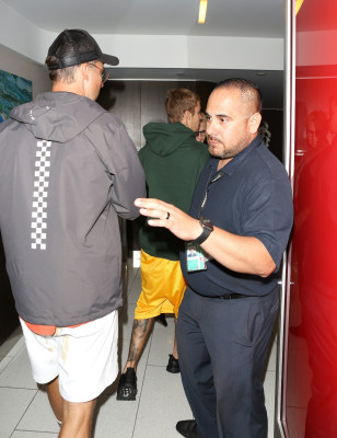08.07 | Justin Bieber no LAX airport em Los Angeles, na Califórnia