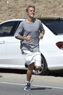 14.08 | Justin Bieber no Runyon Canyon em Los Angeles, Califórnia