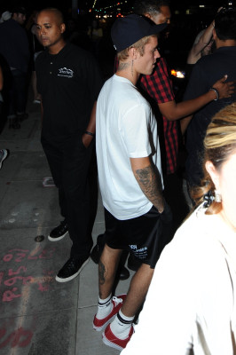 16.08 | Justin Bieber deixando a igreja em Beverly Hills, na Califórnia