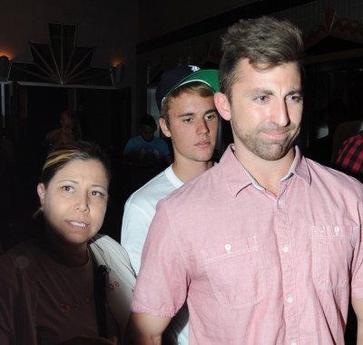 16.08 | Justin Bieber deixando a igreja em Beverly Hills, na Califórnia