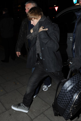 28.11 | Justin Bieber chegando ao Fountain Studios