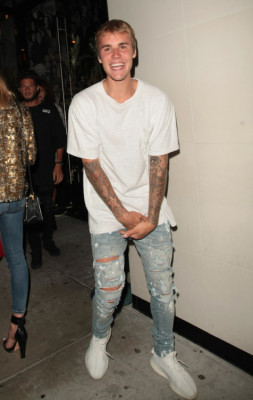 23.08 | Justin Bieber deixando o restaurante Catch em West Hollywood, na California