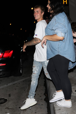 23.08 | Justin Bieber deixando o restaurante Catch em West Hollywood, na California