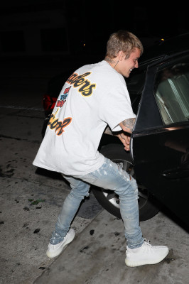 23.08 | Justin Bieber deixando o restaurante Catch em West Hollywood, na California