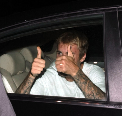 23.08 | Justin Bieber deixando o restaurante Catch em West Hollywood, na California