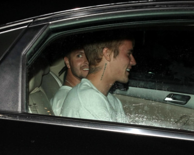 23.08 | Justin Bieber deixando o restaurante Catch em West Hollywood, na California