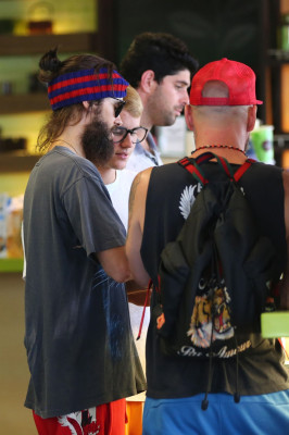 28.08 | Justin Bieber com Jared Leto no Earth Bar em Beverly Hills, CA