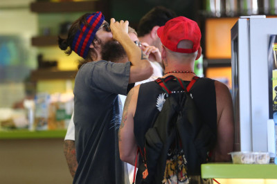 28.08 | Justin Bieber com Jared Leto no Earth Bar em Beverly Hills, CA