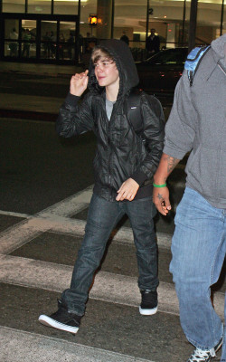 27.01 | Justin Bieber chegando no aeroporto LAX