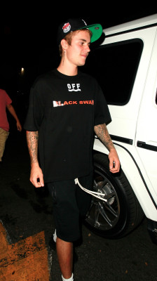 09.04 | Justin Bieber deixando o Delilah em West Hollywood, Califórnia
