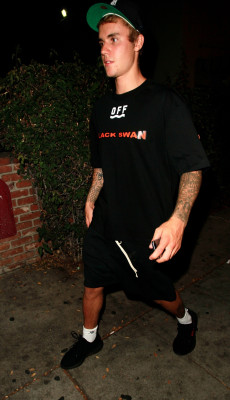 09.04 | Justin Bieber deixando o Delilah em West Hollywood, Califórnia