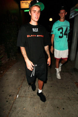09.04 | Justin Bieber deixando o Delilah em West Hollywood, Califórnia