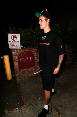 09.04 | Justin Bieber deixando o Delilah em West Hollywood, Califórnia