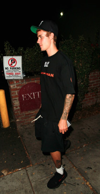 09.04 | Justin Bieber deixando o Delilah em West Hollywood, Califórnia