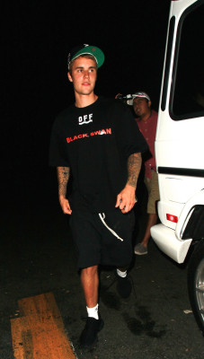 09.04 | Justin Bieber deixando o Delilah em West Hollywood, Califórnia