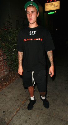 09.04 | Justin Bieber deixando o Delilah em West Hollywood, Califórnia