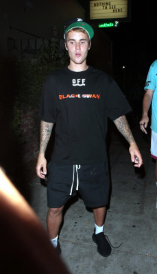 09.04 | Justin Bieber deixando o Delilah em West Hollywood, Califórnia