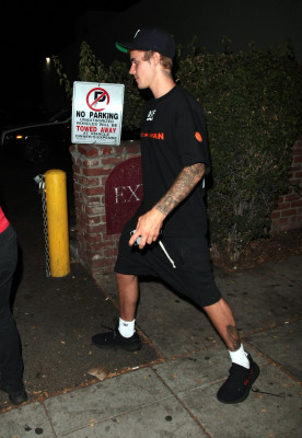 09.04 | Justin Bieber deixando o Delilah em West Hollywood, Califórnia