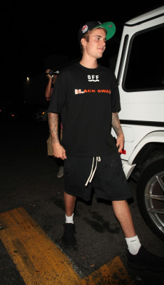 09.04 | Justin Bieber deixando o Delilah em West Hollywood, Califórnia