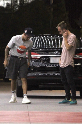 09.04 | Justin Bieber chegando no Hotel em Hollywood, CA