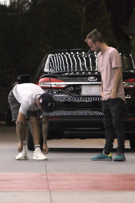09.04 | Justin Bieber chegando no Hotel em Hollywood, CA