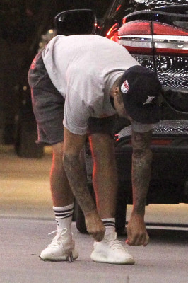 09.04 | Justin Bieber chegando no Hotel em Hollywood, CA