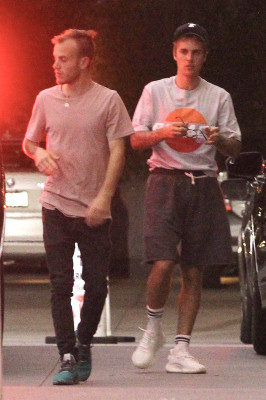 09.04 | Justin Bieber chegando no Hotel em Hollywood, CA