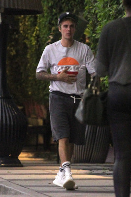 09.04 | Justin Bieber chegando no Hotel em Hollywood, CA