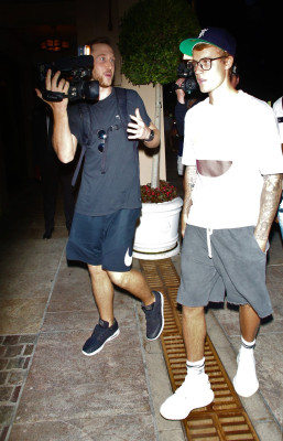 09.04 | Justin Bieber no Mastro's Steakhouse em Beverly Hills, CA