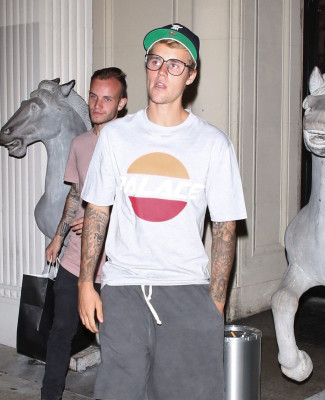 09.04 | Justin Bieber no Mastro's Steakhouse em Beverly Hills, CA
