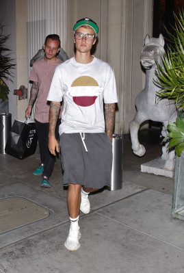 09.04 | Justin Bieber no Mastro's Steakhouse em Beverly Hills, CA