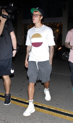 09.04 | Justin Bieber no Mastro's Steakhouse em Beverly Hills, CA