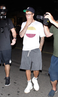 09.04 | Justin Bieber no Mastro's Steakhouse em Beverly Hills, CA