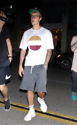 09.04 | Justin Bieber no Mastro's Steakhouse em Beverly Hills, CA