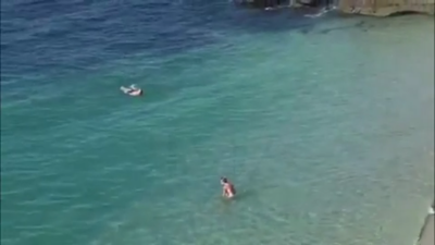 09.11 | Justin Bieber na praia em Laguna Beach, Califórnia