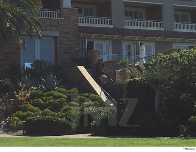 09.11 | Justin Bieber na praia em Laguna Beach, Califórnia