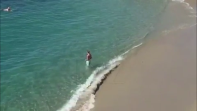 09.11 | Justin Bieber na praia em Laguna Beach, Califórnia