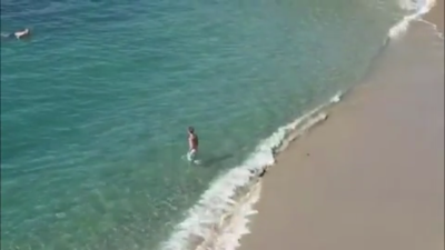 09.11 | Justin Bieber na praia em Laguna Beach, Califórnia